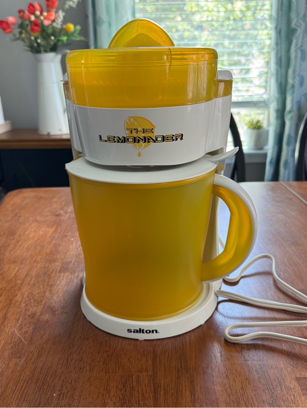 The Lemonader by Salton Easy to use 2.5 quart carafe Dishwasher safe Gently used